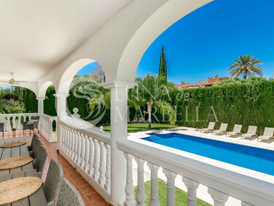 Villa en venta en Nueva Andalucia