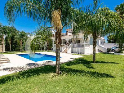 Villa en venta en Atalaya de Rio Verde, Nueva Andalucia