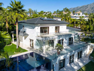 Villa for sale in Nueva Andalucia