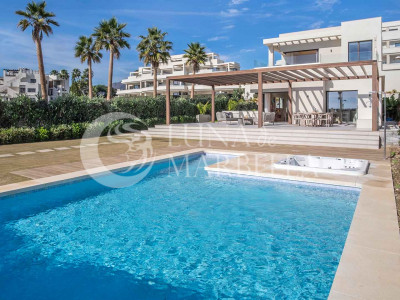 Villa for sale in Estepona