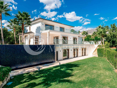 Villa for sale in Los Naranjos, Nueva Andalucia