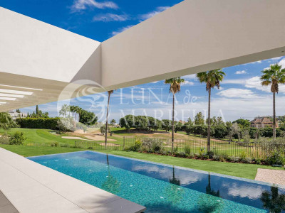 Villa for sale in Nueva Andalucia