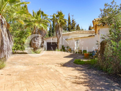 Villa en venta en Xarblanca, Marbella