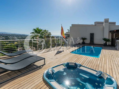 Penthouse for sale in Nueva Andalucia