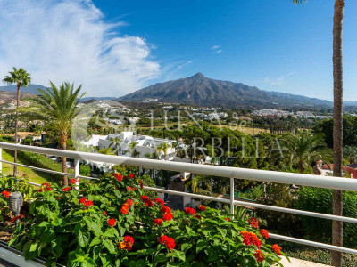 Penthouse for sale in La Corniche, Nueva Andalucia