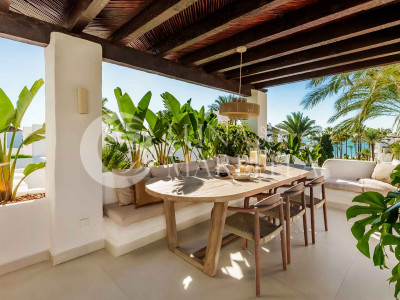 Penthouse for sale in Alcazaba Beach, Estepona