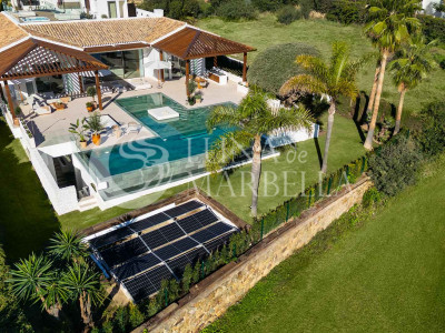 Villa for sale in Nueva Andalucia