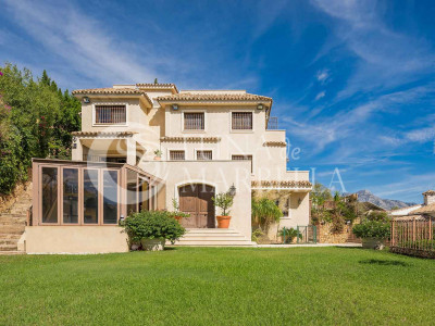 Villa for sale in Benahavis