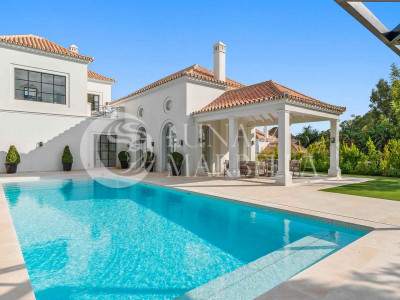 Villa for sale in Nueva Andalucia