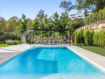 Villa for sale in Nueva Andalucia