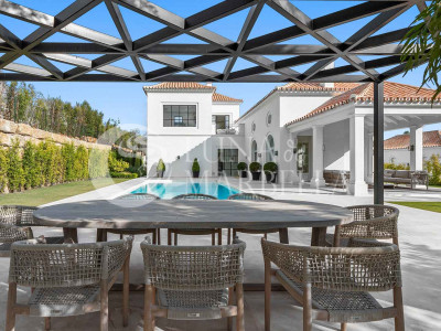 Villa for sale in Nueva Andalucia