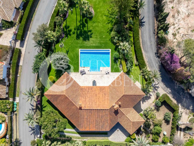 Villa for sale in Marbella East