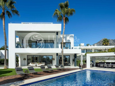 Villa en venta en Altos de Puente Romano, Marbella Golden Mile