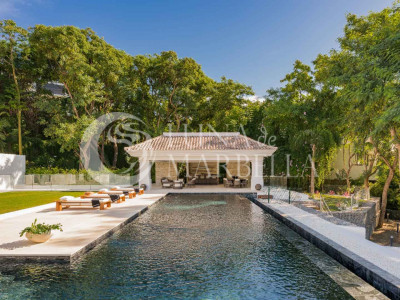Villa en venta en Benahavis