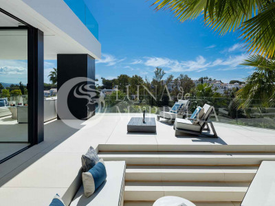 Villa for sale in Benahavis