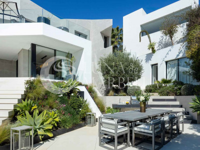 Villa for sale in Benahavis