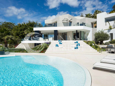 Villa for sale in Benahavis