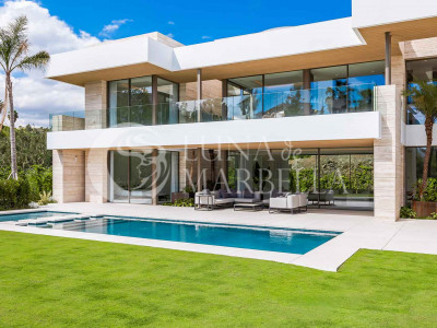 Villa en venta en Benahavis