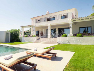 Villa for sale in Nueva Andalucia