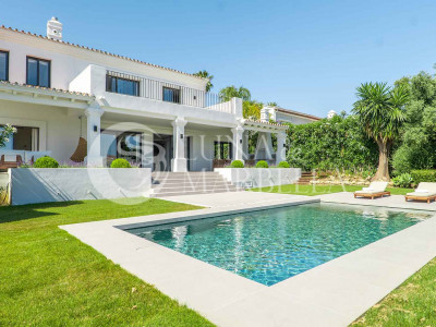 Villa for sale in Nueva Andalucia