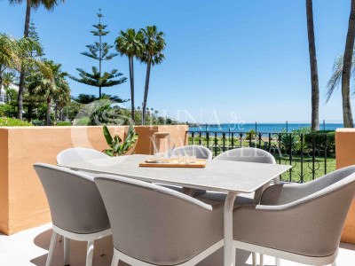 Apartamento en venta en Riviera Andaluza, Estepona