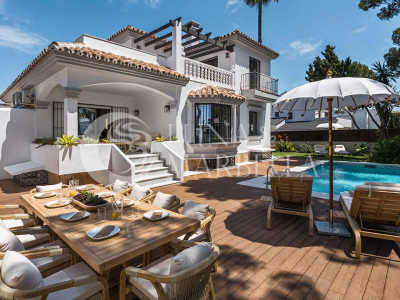 Villa en venta en Altos del Rodeo, Nueva Andalucia