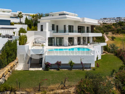 Villa en venta en Estepona