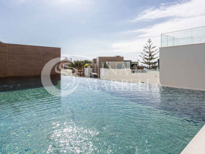 Semi Detached House for sale in Marbella East
