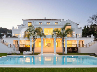 Villa en venta en El Madroñal, Benahavis