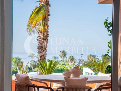 Apartment for sale in Oasis de Marbella, Marbella Golden Mile