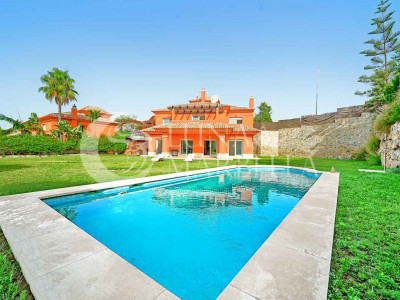 Villa en venta en Santa Clara, Marbella Este