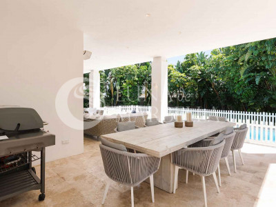 Villa for sale in Benahavis