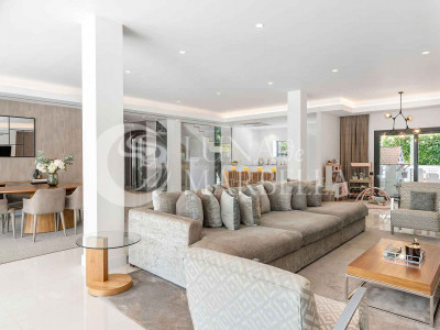 Villa for sale in Benahavis