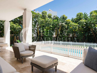 Villa for sale in Benahavis
