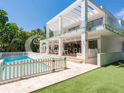 Villa for sale in Benahavis
