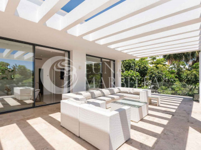 Villa for sale in Benahavis
