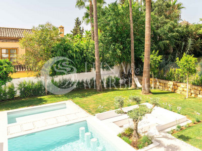 Villa for sale in Nueva Andalucia