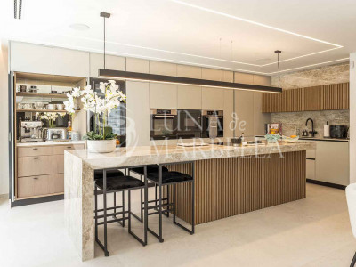 Villa for sale in Nueva Andalucia