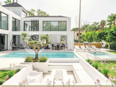 Villa for sale in Nueva Andalucia