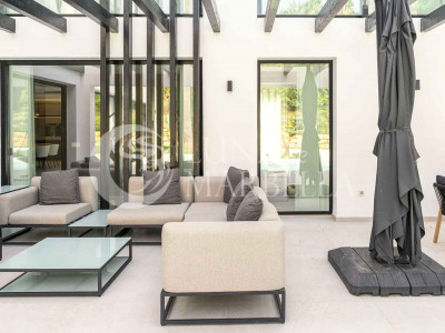 Villa for sale in Nueva Andalucia