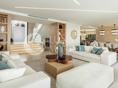 Villa for sale in Estepona