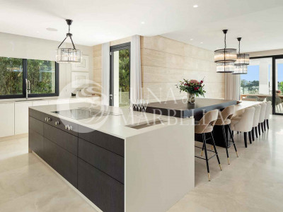 Villa for sale in Estepona