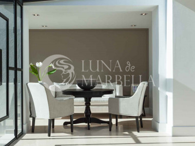 Villa for sale in Nueva Andalucia
