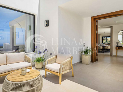Villa for sale in Nueva Andalucia