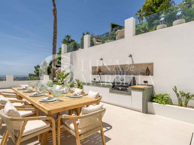 Villa for sale in Nueva Andalucia