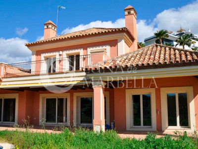 Villa for sale in Benahavis
