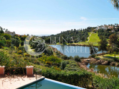 Villa for sale in Benahavis