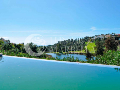 Villa for sale in La Alqueria, Benahavis