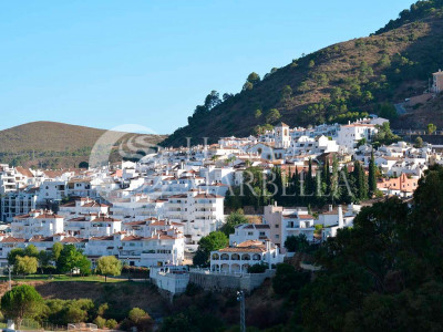 Villa for sale in Benahavis