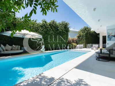 Villa for sale in Estepona